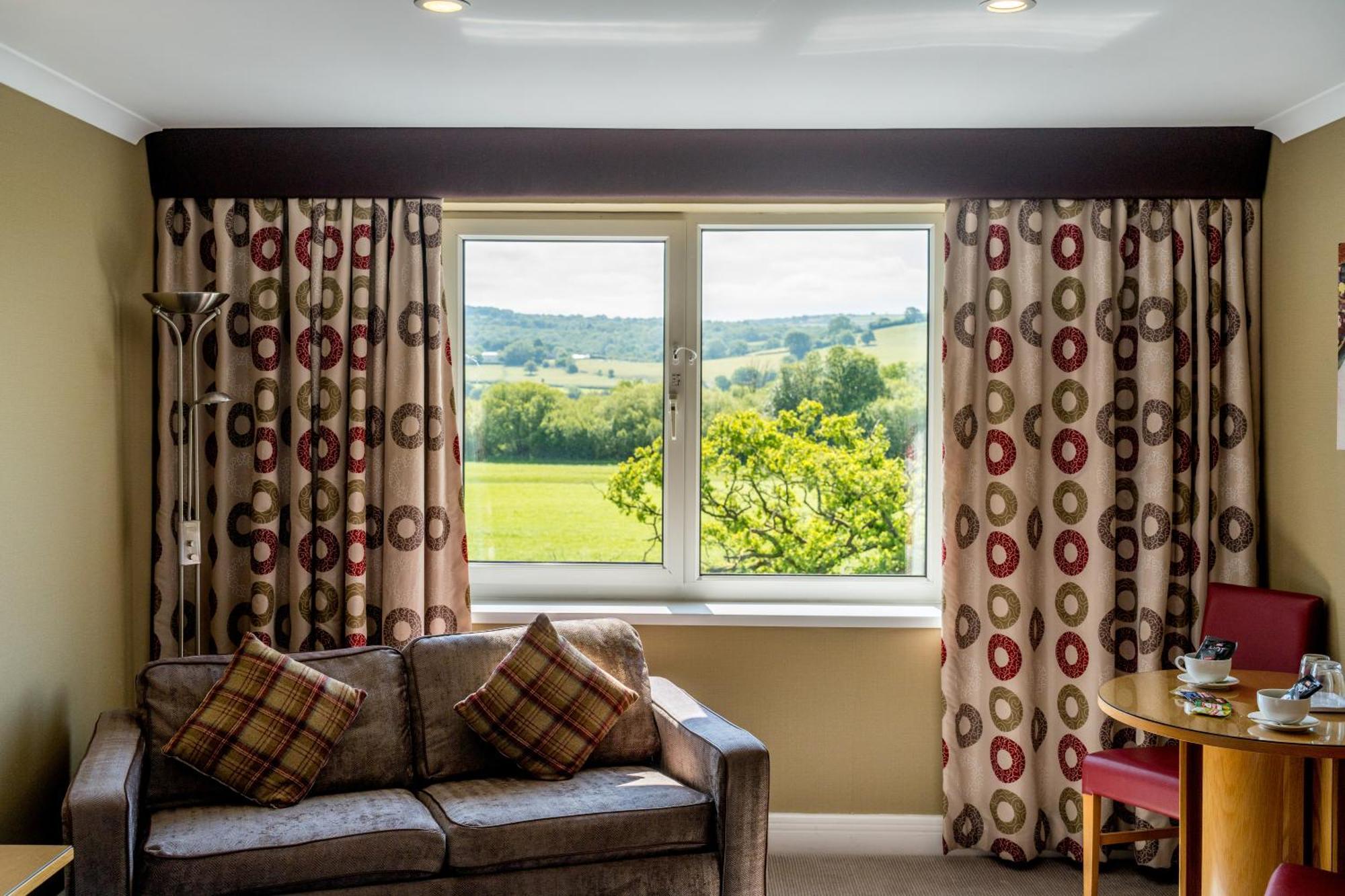 The Plough Inn Llandeilo Extérieur photo